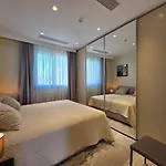 Luxury Seaview Escape 3bd In Skyscraper Apartamento Limassol
