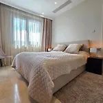 Luxury Seaview Escape 3bd In Skyscraper *