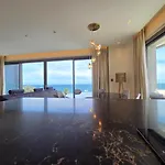 Luxury Seaview Escape 3bd In Skyscraper