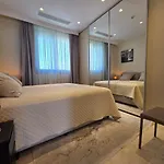 Luxury Seaview Escape 3bd In Skyscraper