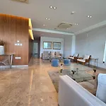 Luxury Seaview Escape 3bd In Skyscraper