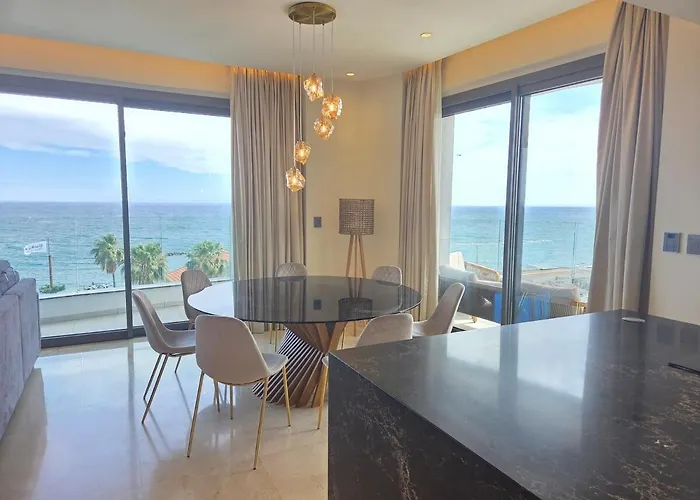 Luxury Seaview Escape 3bd In Skyscraper Limisso