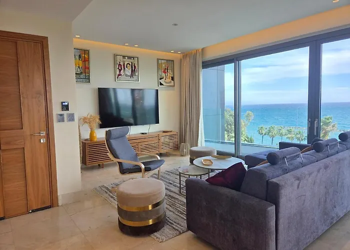 Luxury Seaview Escape 3bd In Skyscraper Limisso