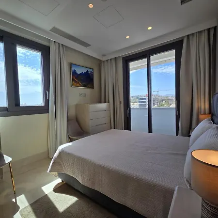 Luxury Seaview Escape 3bd In Skyscraper