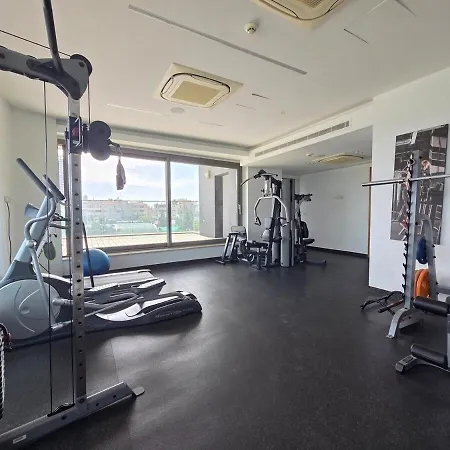 Luxury Seaview Escape 3bd In Skyscraper 아파트 레메소스