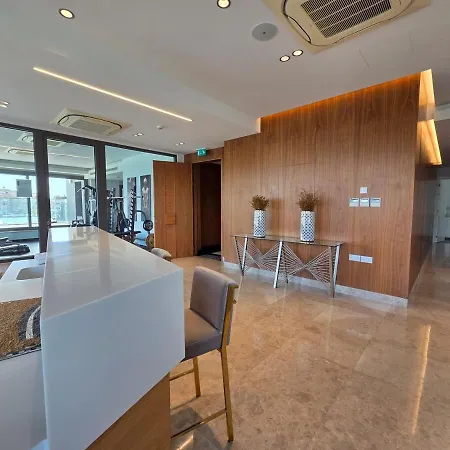 Luxury Seaview Escape 3bd In Skyscraper *