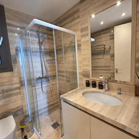 Luxury Seaview Escape 3bd In Skyscraper 아파트 레메소스