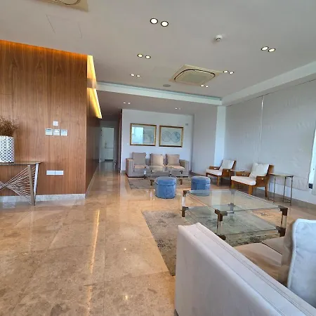 Luxury Seaview Escape 3bd In Skyscraper