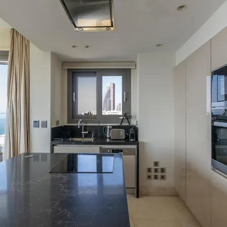 Luxury Seaview Escape 3bd In Skyscraper