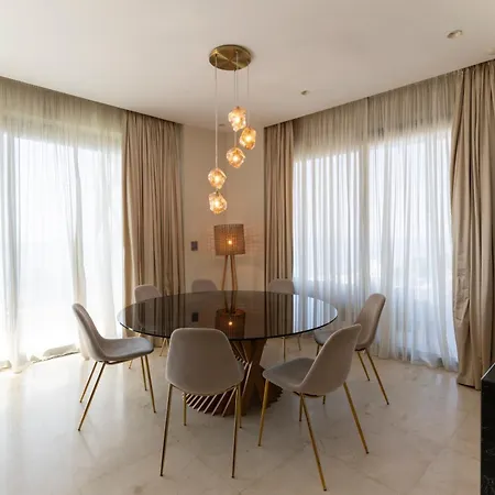 Luxury Seaview Escape 3bd In Skyscraper