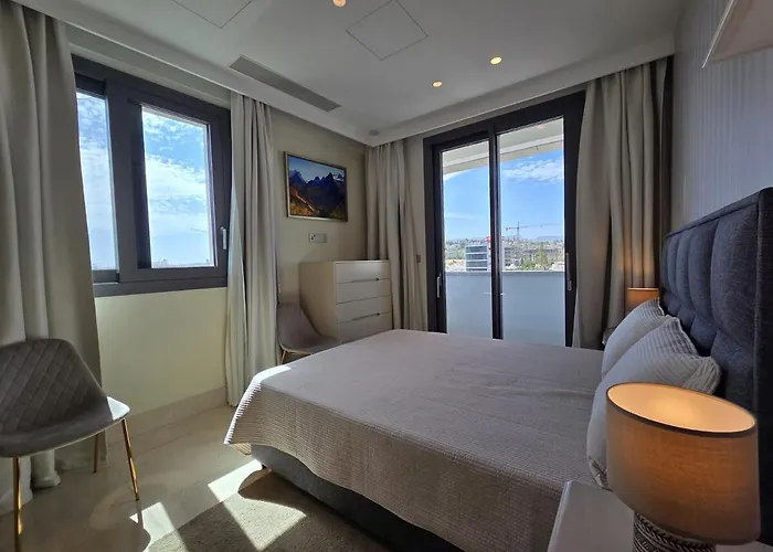 Luxury Seaview Escape 3bd In Skyscraper