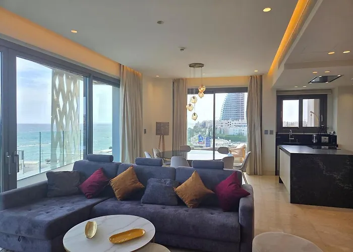 Apartment Luxury Seaview Escape 3bd In Skyscraper
