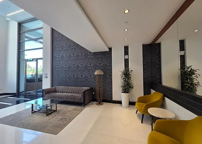 Luxury Seaview Escape 3bd In Skyscraper Apartment *