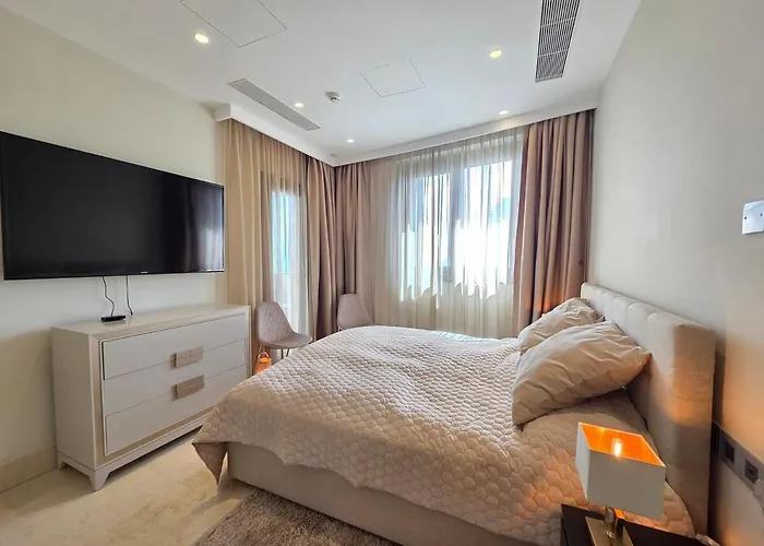 Luxury Seaview Escape 3bd In Skyscraper Apartment