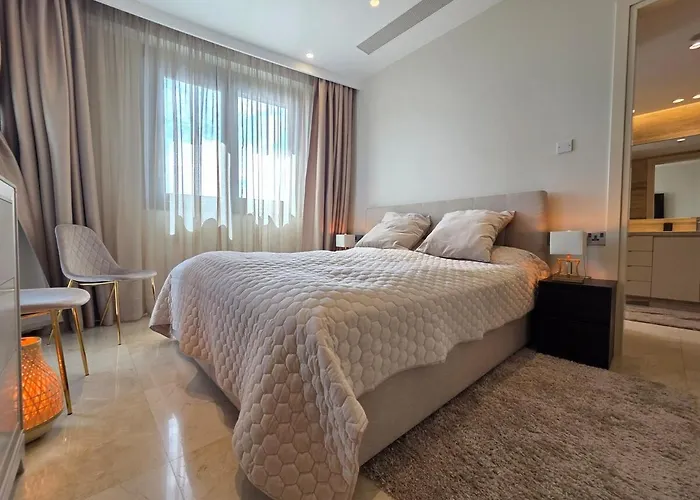 Luxury Seaview Escape 3bd In Skyscraper *