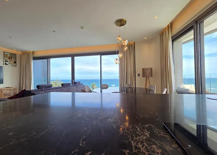 Luxury Seaview Escape 3bd In Skyscraper
