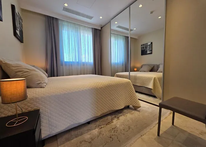 Luxury Seaview Escape 3bd In Skyscraper