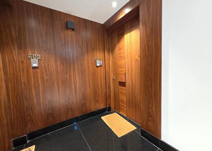 Apartment Luxury Seaview Escape 3bd In Skyscraper *