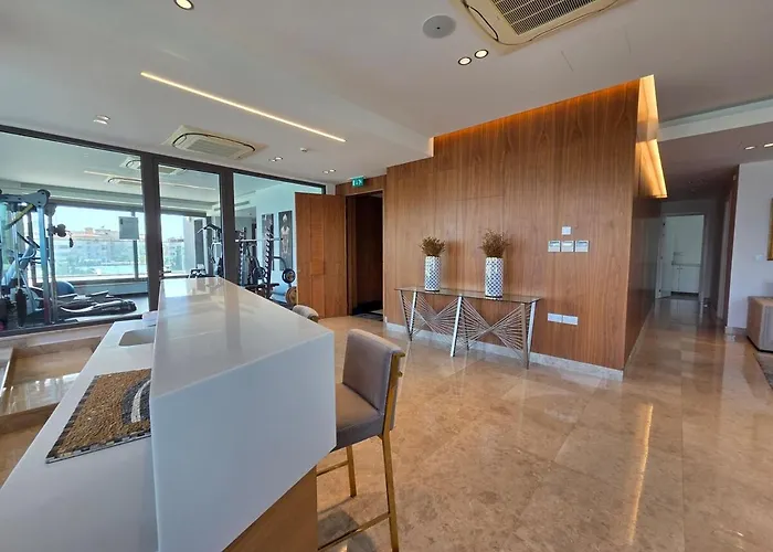 Luxury Seaview Escape 3bd In Skyscraper *