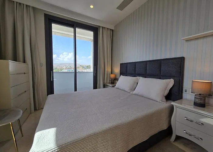 Luxury Seaview Escape 3bd In Skyscraper Apartment *