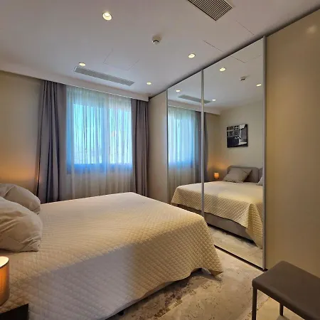 Luxury Seaview Escape 3bd In Skyscraper דירה לימסול