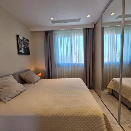 Luxury Seaview Escape 3bd In Skyscraper * לימסול