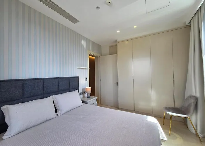 Luxury Seaview Escape 3bd In Skyscraper לימסול