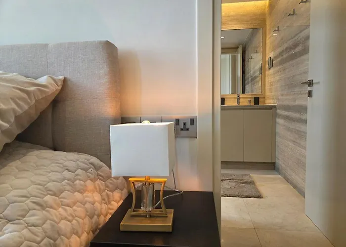 Luxury Seaview Escape 3bd In Skyscraper