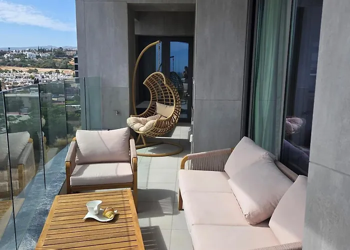 Luxury Seaview Escape 3bd In Skyscraper דירה לימסול